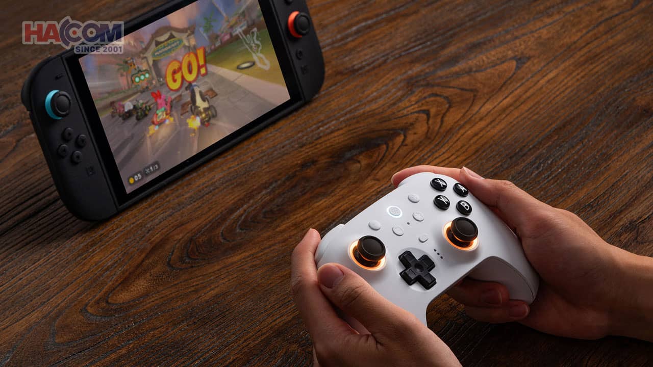 tay cam choi game hacom 2