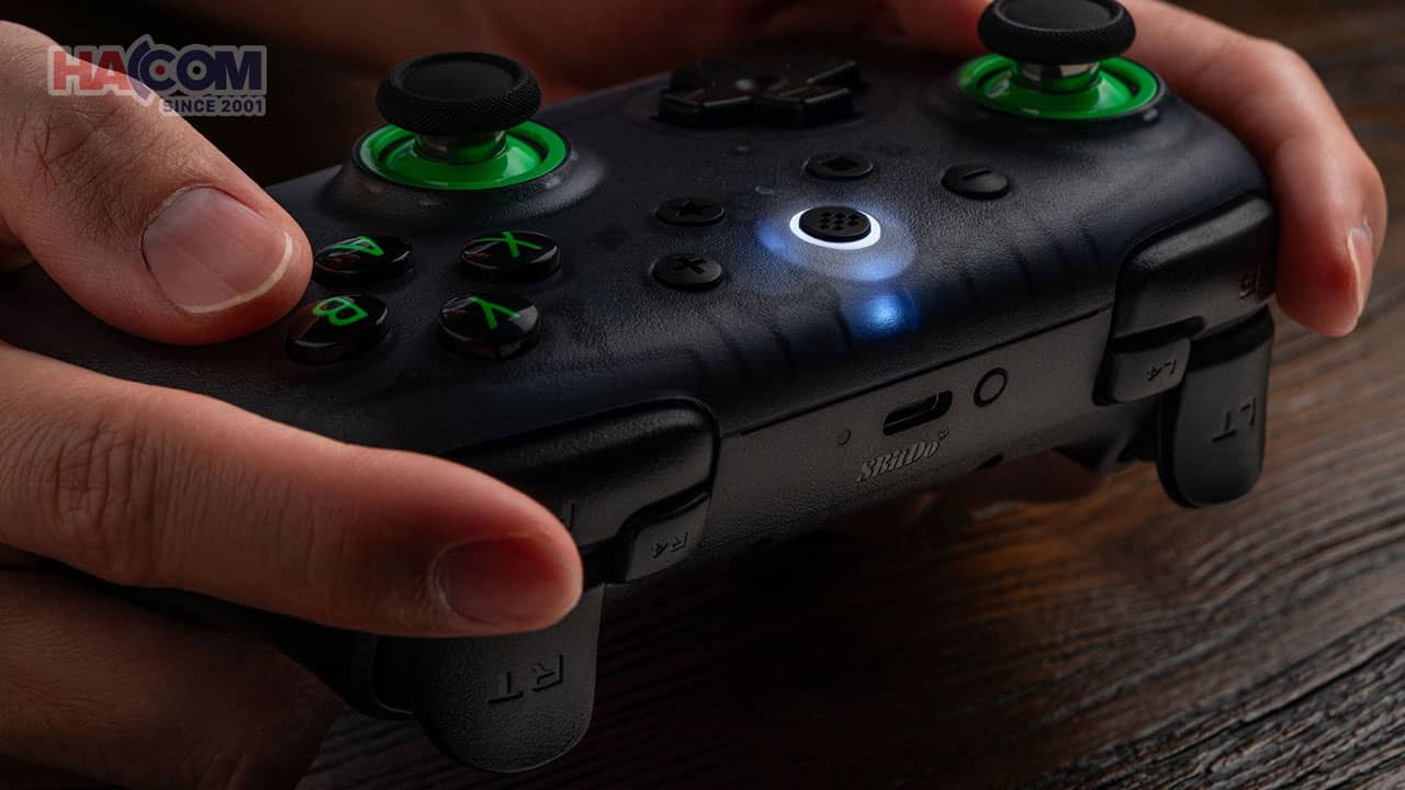 tay cam choi game hacom 4