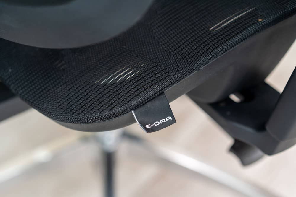 Chất liệu của ghế công thái học cũng ảnh hưởng tới trải nghiệm dùng