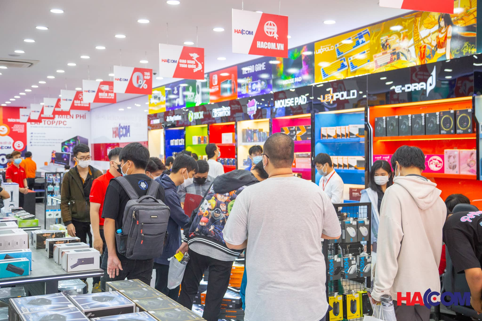 Khách hàng tin tưởng sử dụng máy tính HACOM