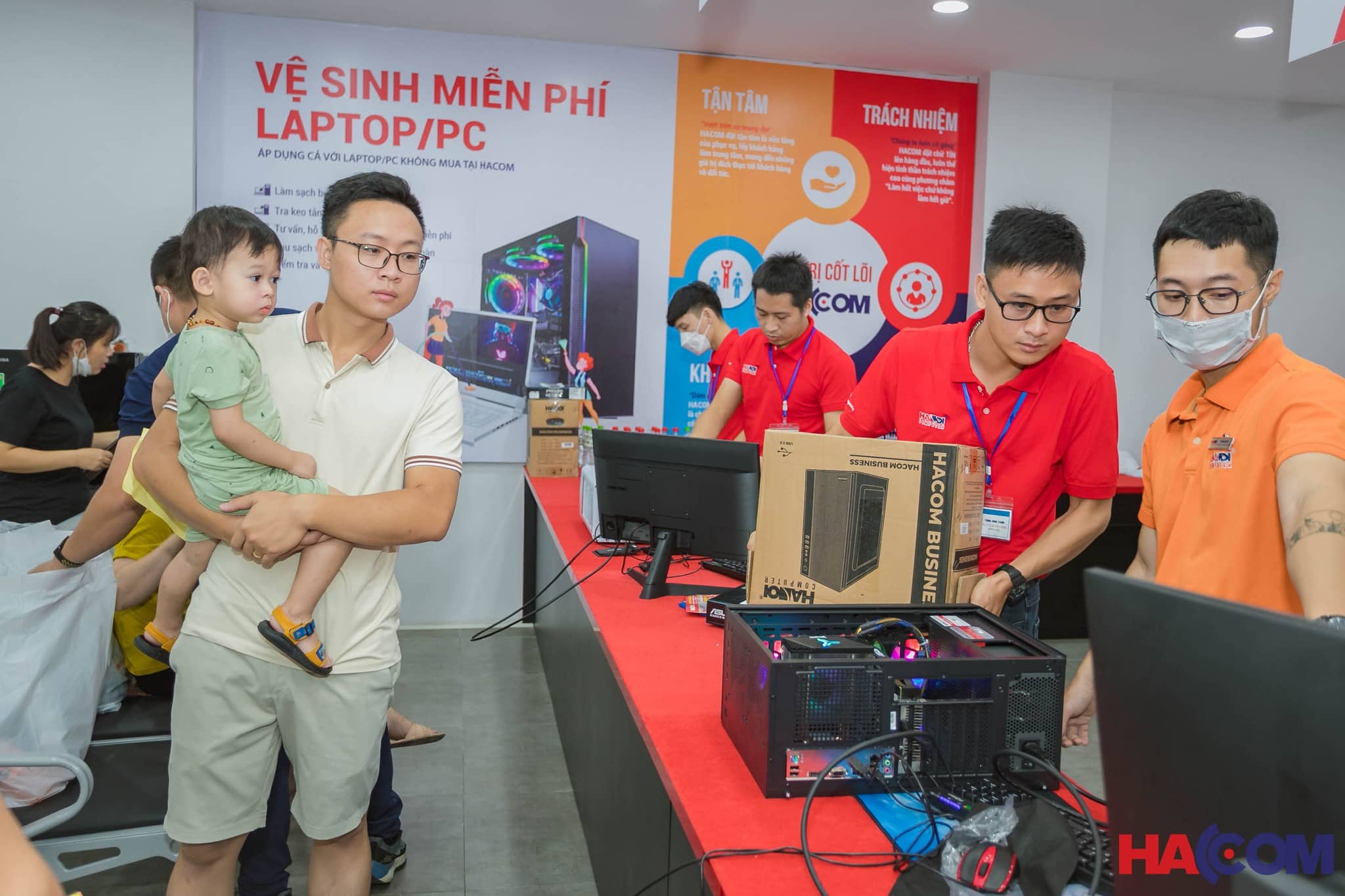 Khách hàng tin tưởng sử dụng PC Gaming tại HACOM