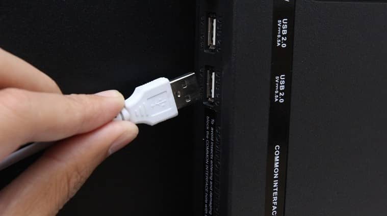 Cắm lại kết nối cổng USB