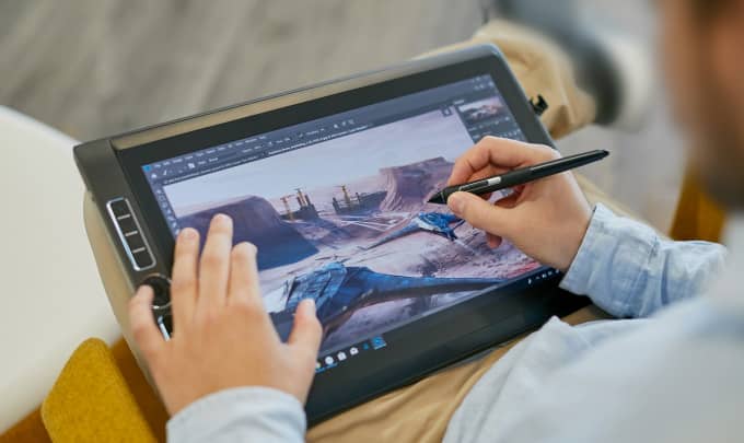 Máy tính bảng có bút cảm ứng là công cụ sáng tạo tuyệt vời