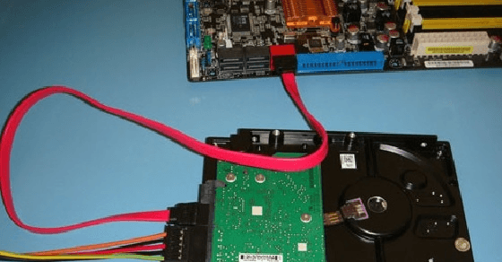 Vai trò của khe cắm HDD SATA