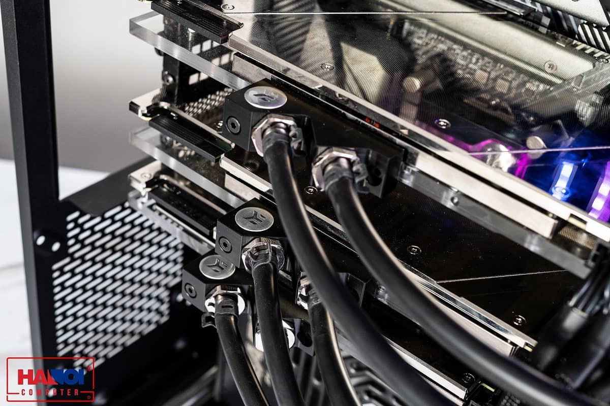 3 VGA lắp đặt cùng lúc