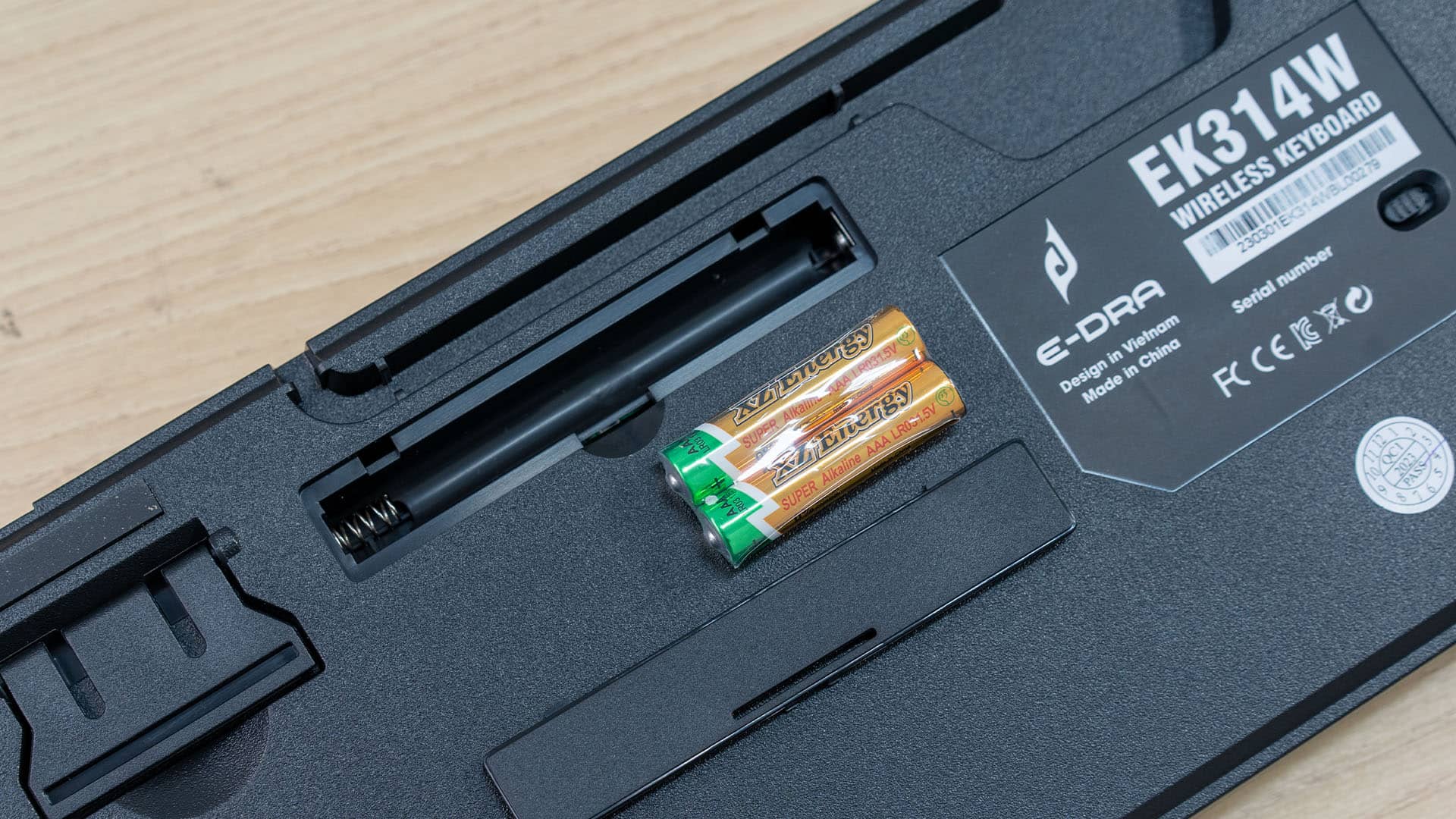 Bàn phím cơ không dây Edra EK314W Màu đen 4