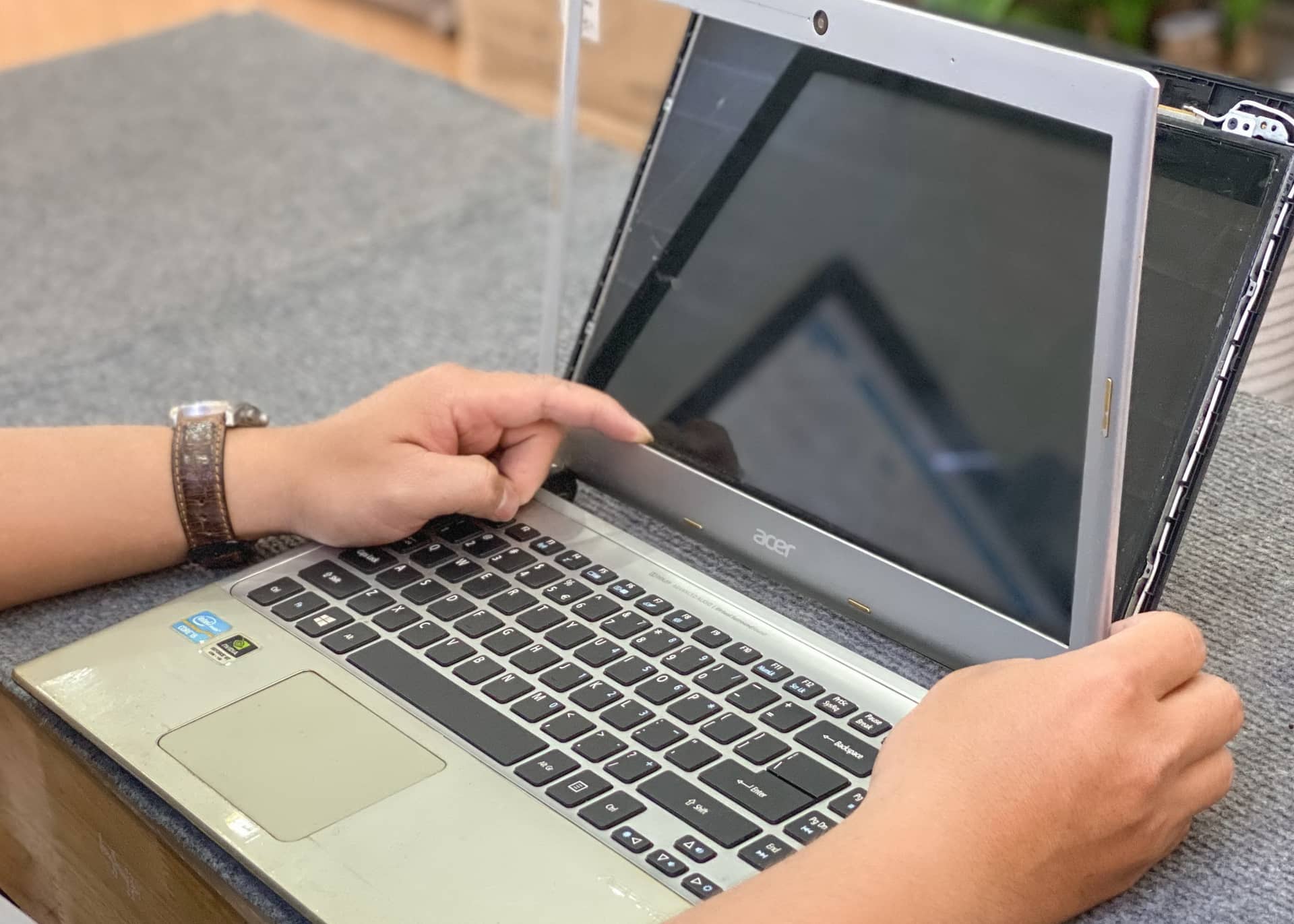 cách khắc phục hiện tượng màn hình hở sáng