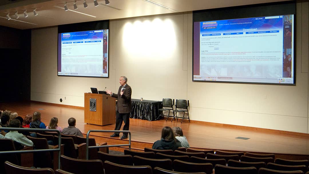 Màn chiếu điện Dalite FILM9210 (1m98 x 1m24) - 92 inch