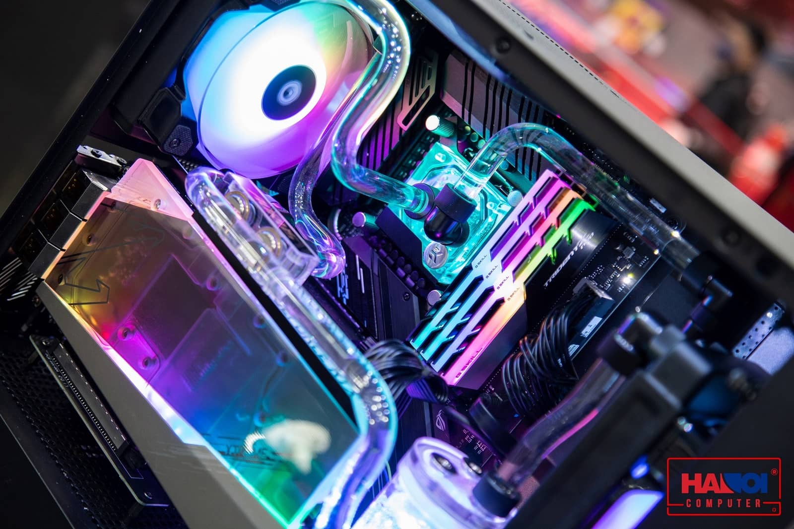 Toàn bộ các linh kiện đều được trang bị đèn LED RGB