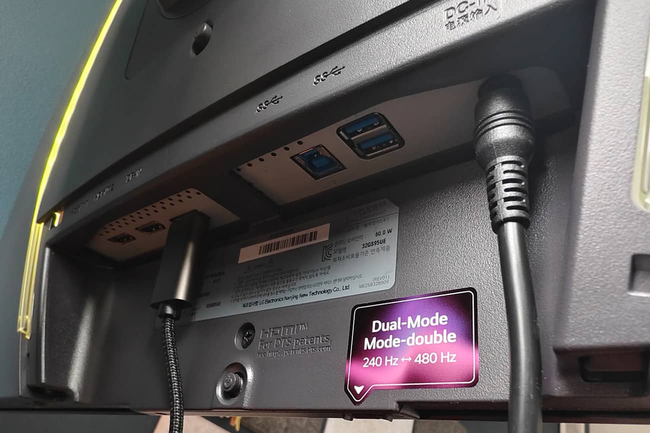 Cổng kết nối của LG 32GS95UV