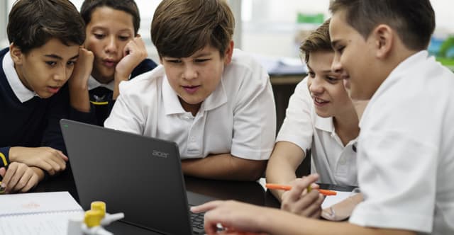 Tầm 10 triệu nên mua laptop nào tốt nhất?