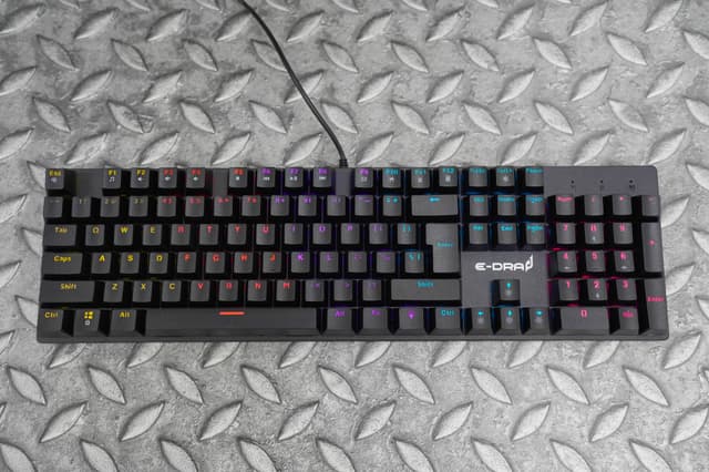 Trải nghiệm E-DRA EK313 Bàn phím cơ fullsize giá rẻ vô địch