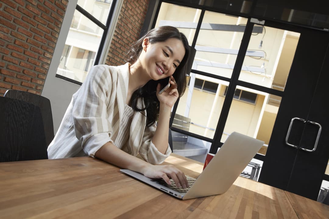 [Tư vấn] Laptop cho nữ văn phòng nên mua loại nào?