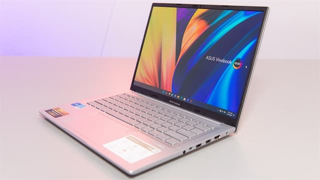 Asus Vivobook 14X OLED (A1403) 2022: Không có đối thủ phân khúc dưới 20 triệu.