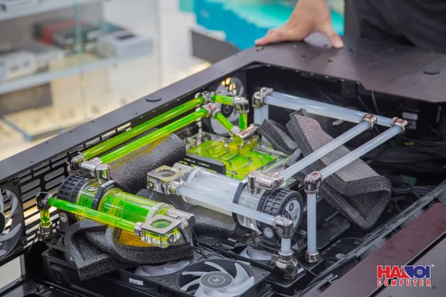 Quá trình tạo ra chiếc bàn Gaming có giá hơn 250 triệu đồng