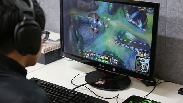 FPS là gì? FPS bao nhiêu là phù hợp để chơi game?