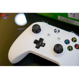 36411_tay_game_khong_day_xbox_one_white_05.jpg 8