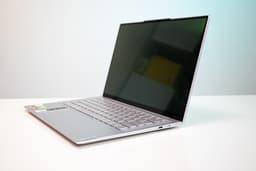 64344_yoga_slim_7_carbon_14_4.JPG 7