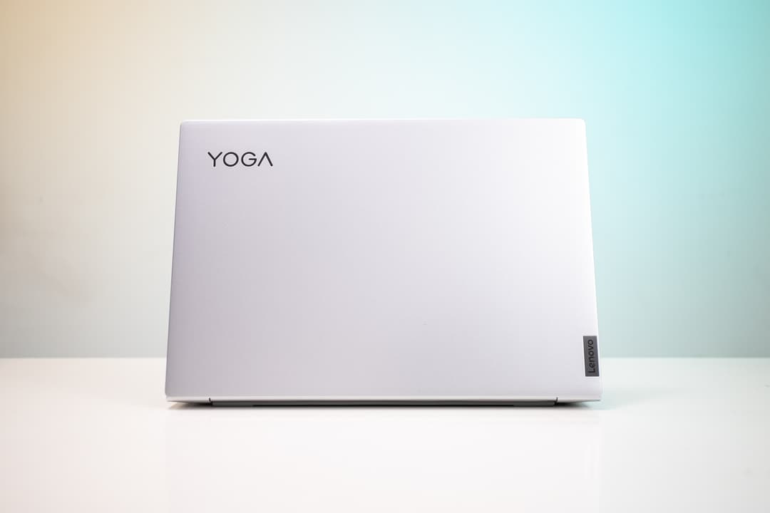 64344_yoga_slim_7_carbon_14_5.JPG 6