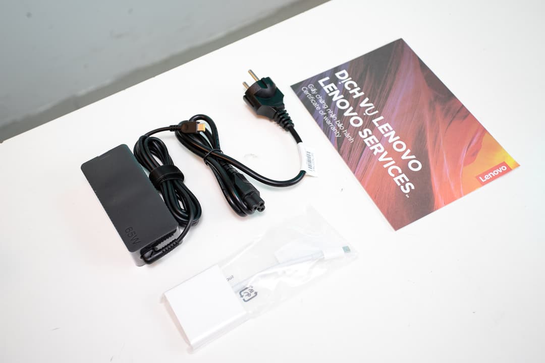 64344_yoga_slim_7_carbon_14_6.JPG 5