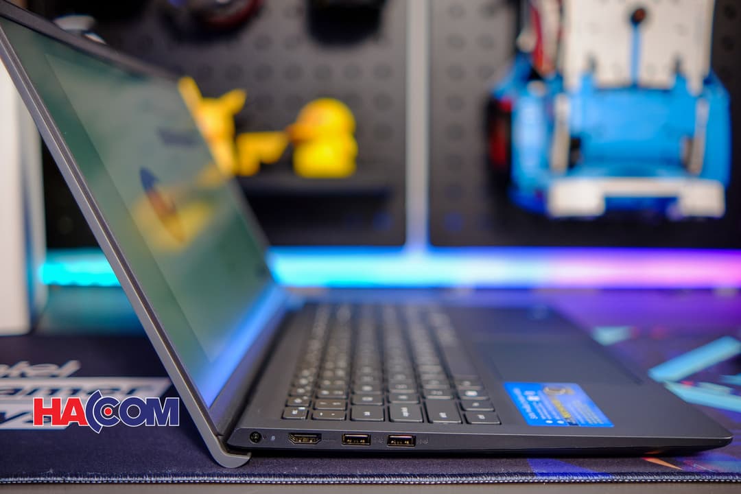 69589_vostro_3520_6.jpg 10