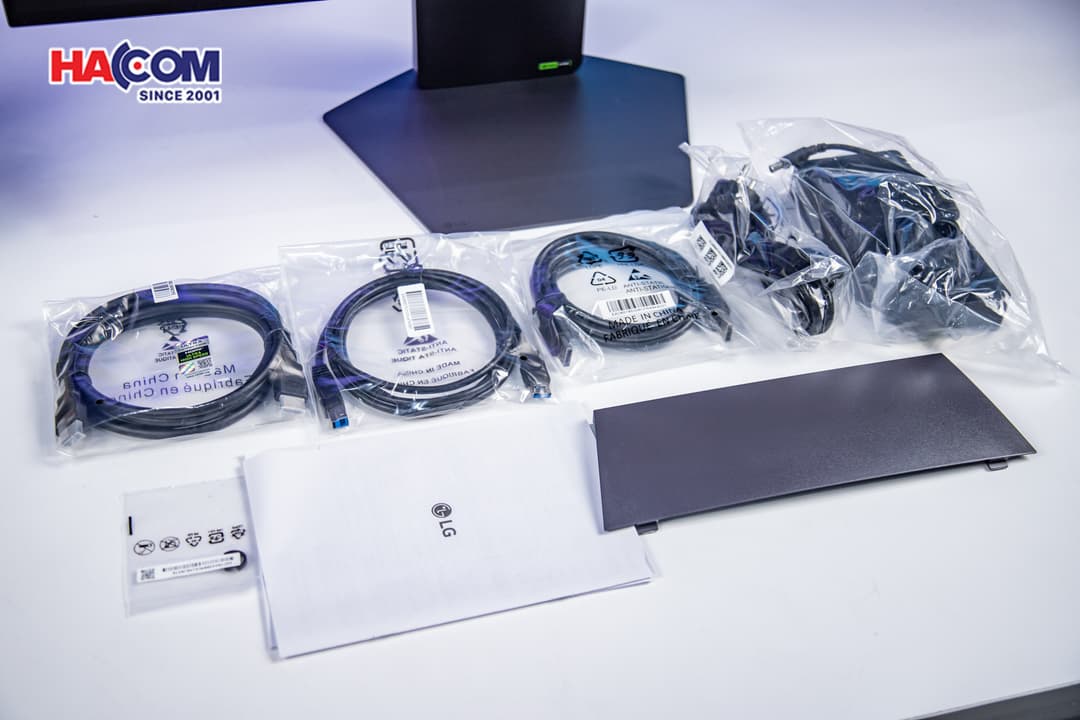 86015_man_hinh_lg_ultragear_32gs95uv_b_04.JPG 9