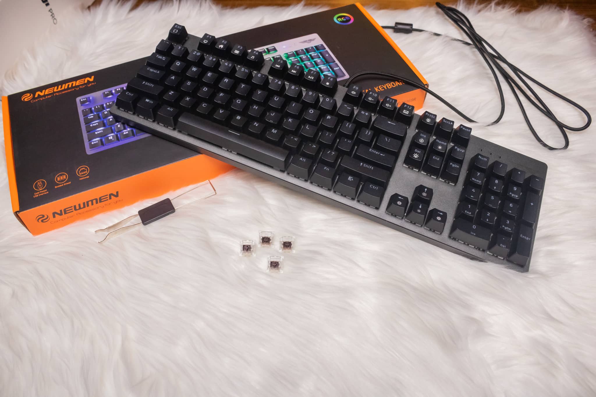 Bàn phím cơ Newmen GE369R Red switch (USB/Hot swap/Led RGB)