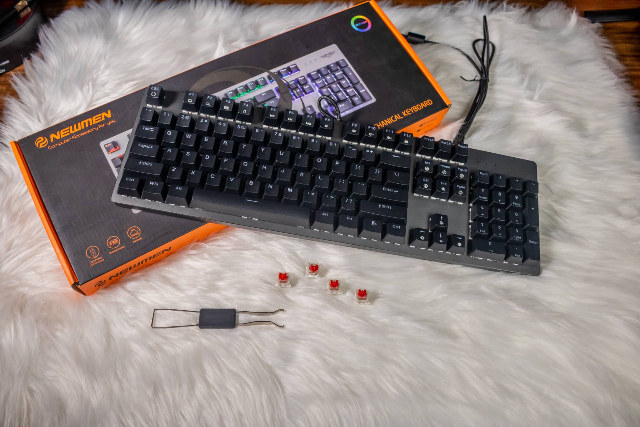 Bàn phím cơ Newmen GM369 Red switch (USB/Hot swap/Led Rainbow) 1