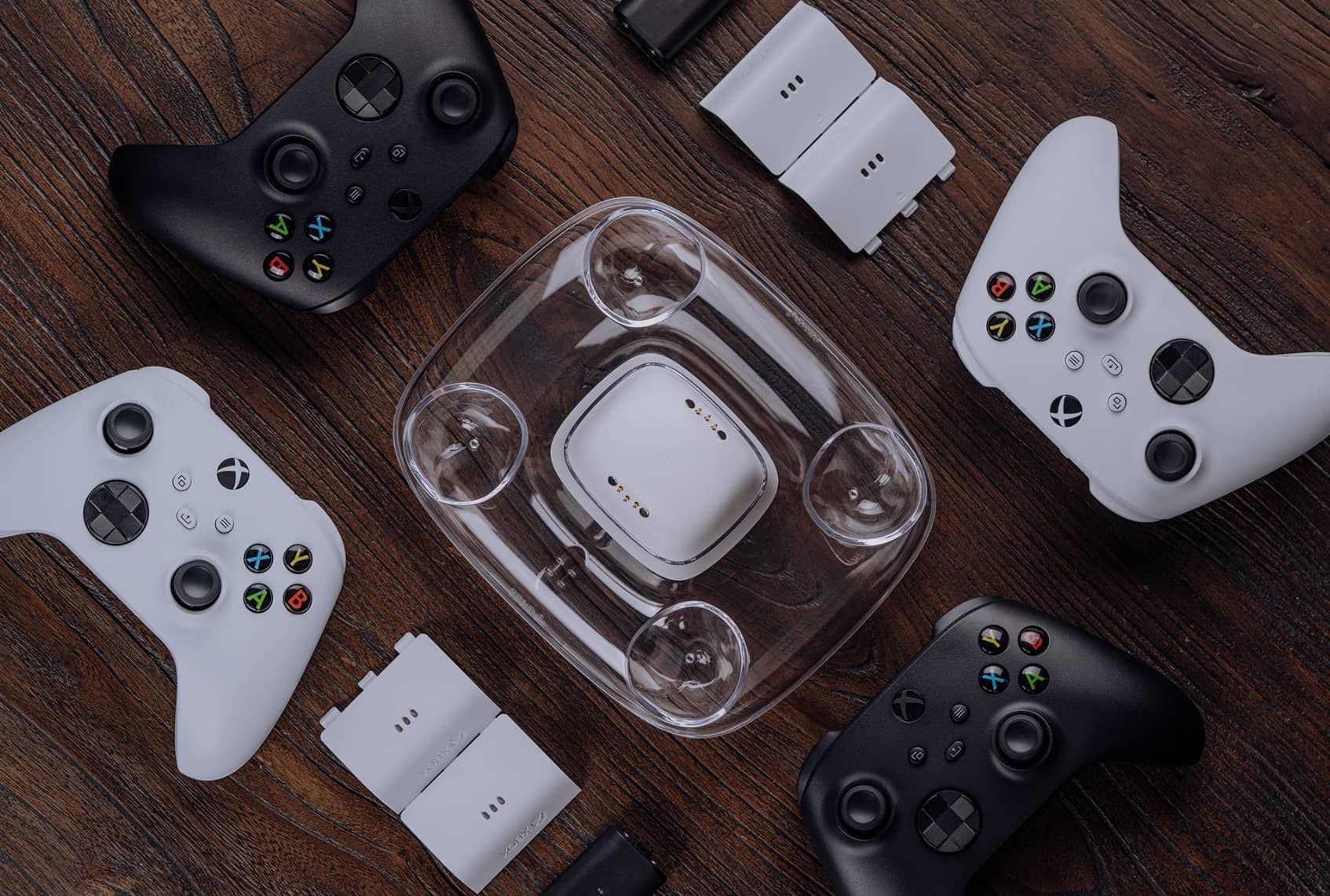 Dock Sạc 8BitDo đi kèm 2 đôi pin sạc 1100mAh dùng cho tay Xbox One/One S/Series X màu trắng