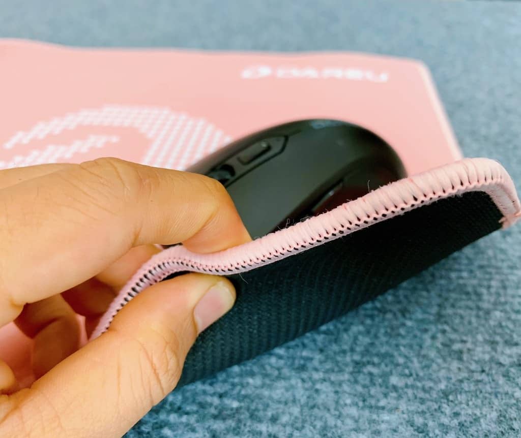 Bàn di chuột Dareu ESP101 Pink (350 x 300 x 5mm) có thiết kế chống trượt hiệu quả