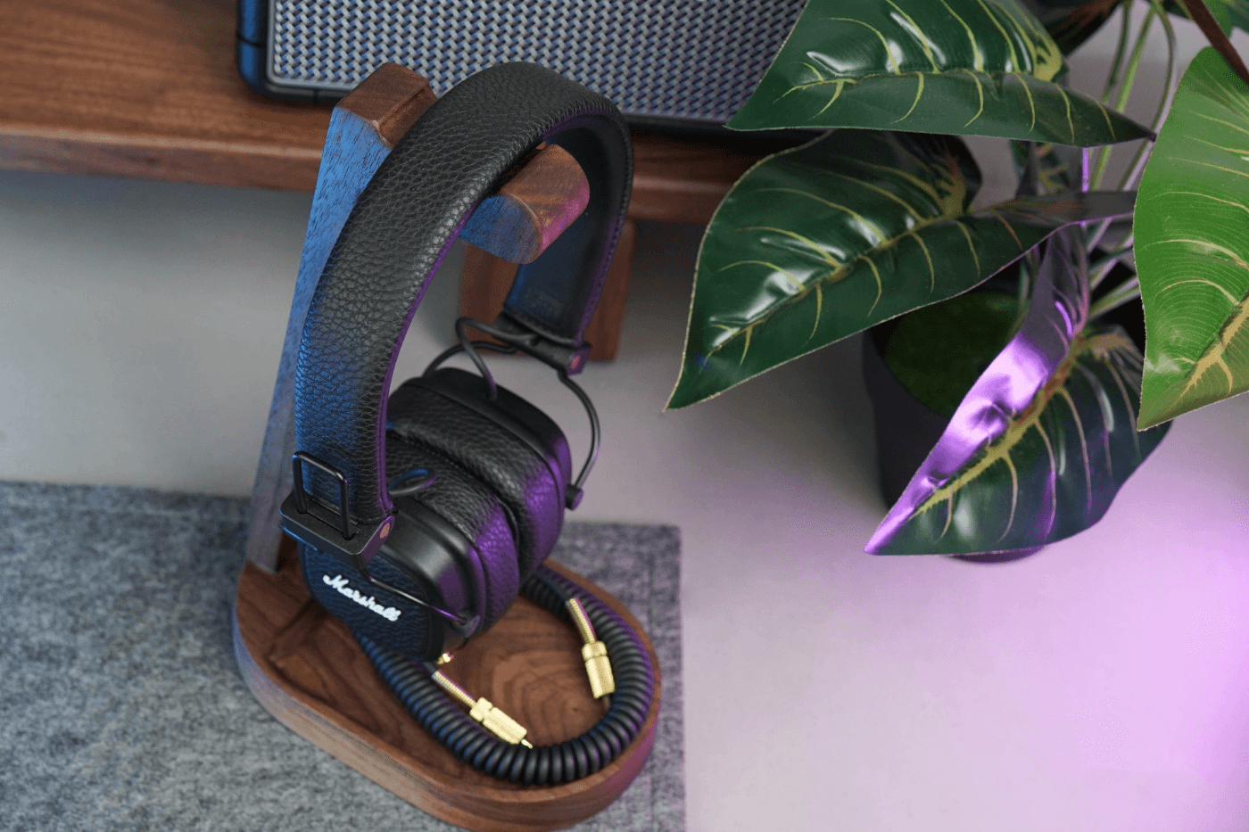 Giá đỡ tai nghe gỗ Óc Chó Hyperwork Beamed 2