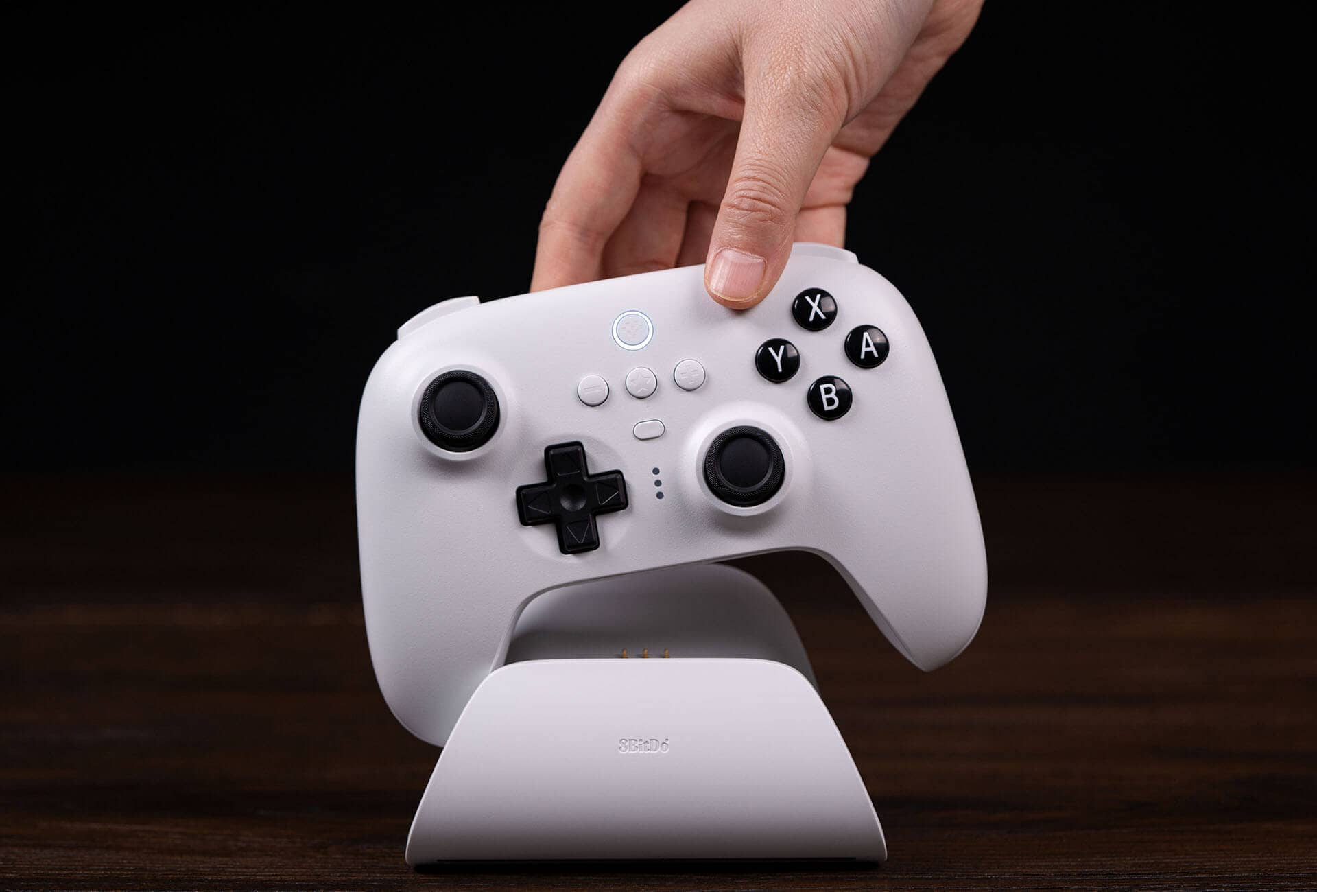 Tay cầm chơi game 8BitDo Ultimate Bluetooth Controller kèm Dock Sạc Màu Đen 1