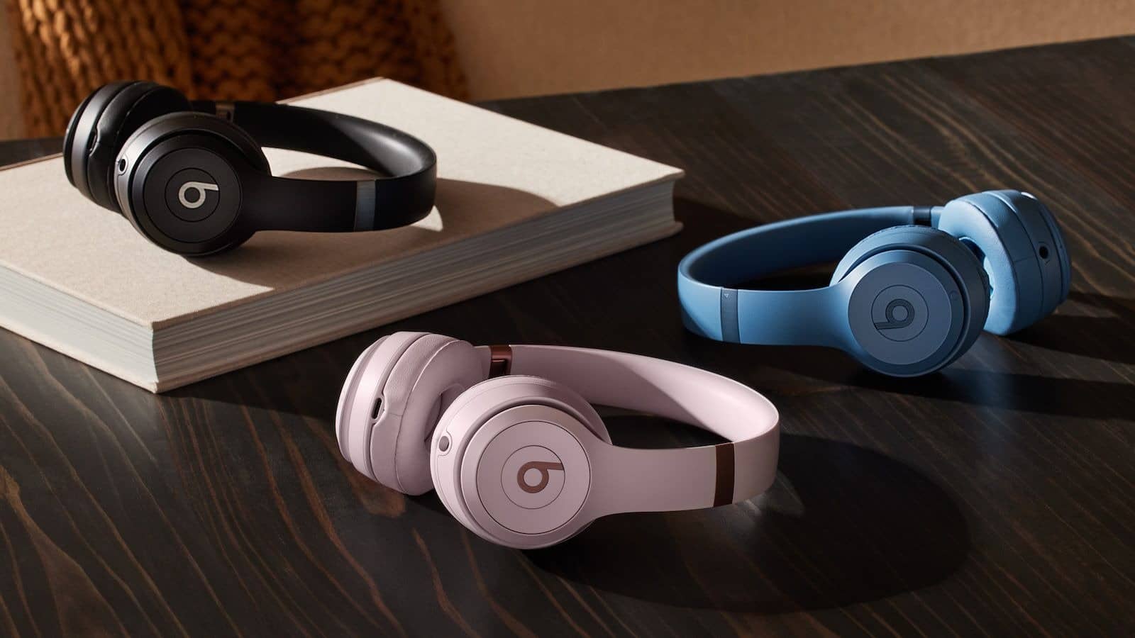 Tai nghe Bluetooth Beats Solo 4 màu Xanh 1