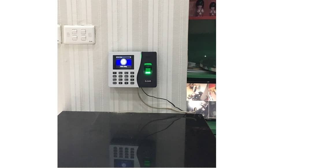 Thi công Máy chấm công vân tay Ronald Jack RJ2400