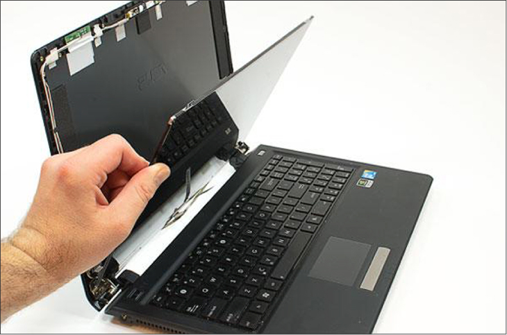 man-hinh-laptop-giat-lien-tuc