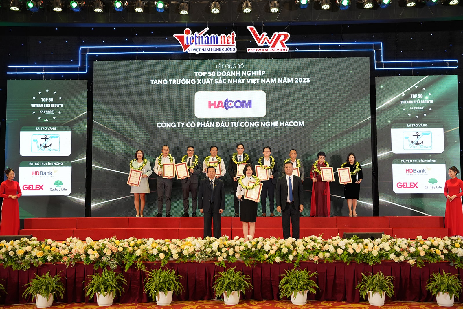 HACOM nhận giải Top 50 Doanh nghiệp tăng trưởng xuất sắc nhất Việt Nam 2023