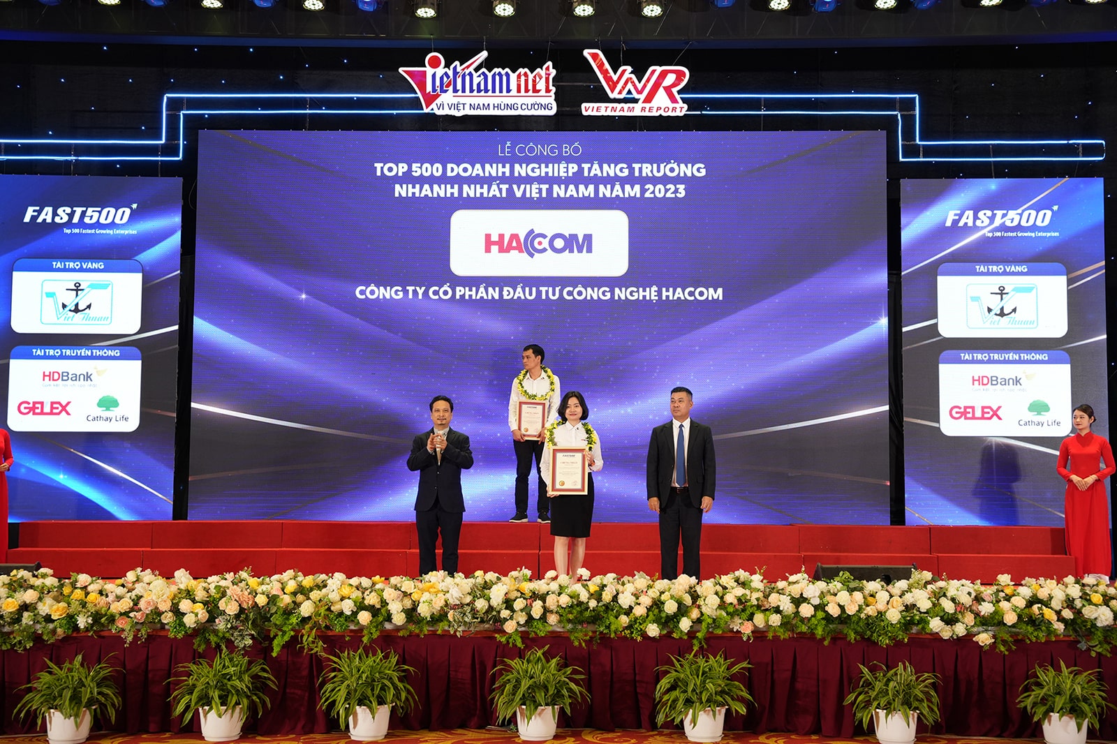HACOM nhận giải Top 500 Doanh nghiệp tăng trưởng nhanh nhất Việt Nam 2023