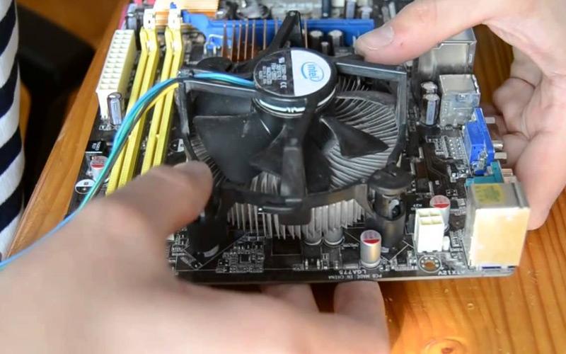 Cách tháo quạt tản nhiệt CPU
