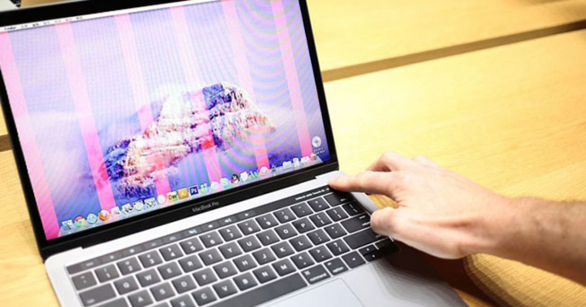 Màn hình Macbook bị sọc xanh màn hình