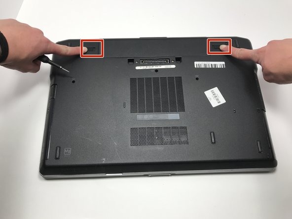 cách tháo pin laptop Dell