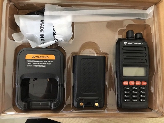 Bộ đàm cầm tay chống ẩm Motorola CP-338 IP68 Chính Hãng