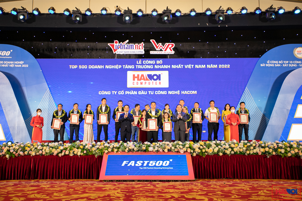 Con người HACOM tại lễ trao giải thưởng Top thương hiệu tăng trưởng Việt Nam