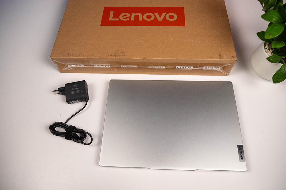 Lenovo IdeaPad Slim 5 15IRU9 83D0003VN