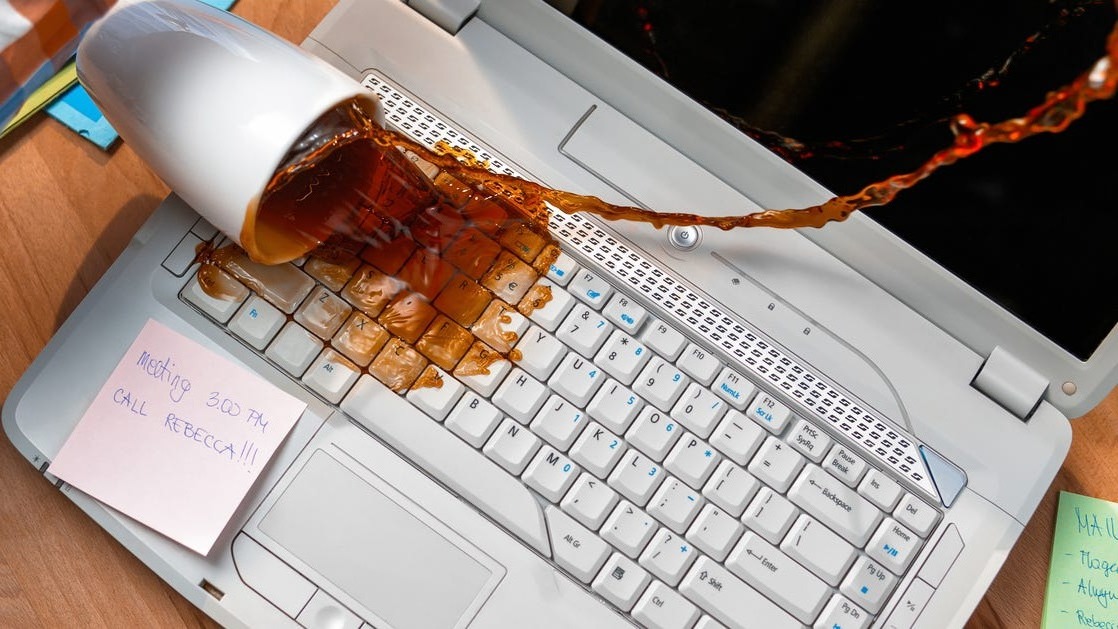 Lỗi bàn phím laptop bị loạn chữ do bụi bẩn, đổ chất lỏng 