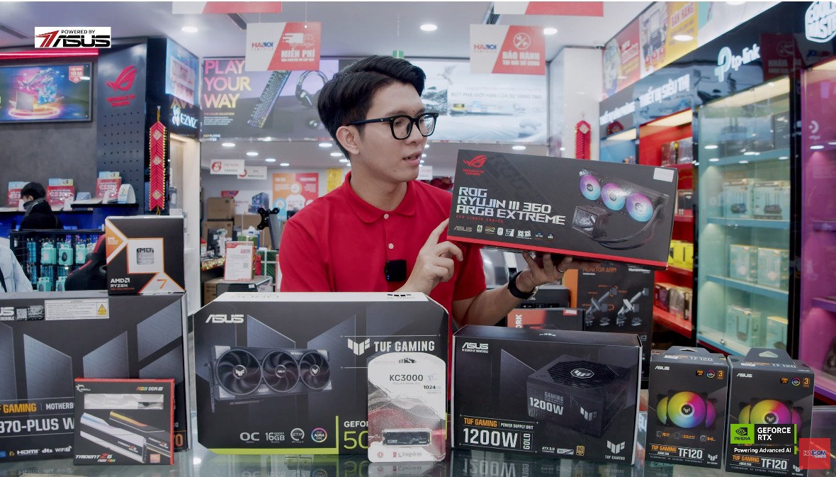 Tham khảo PC POWER BY ASUS tại HACOM [Products:89565,86029,83037,89031,89560,89562,89565,89567]   Có gì trong chiếc Case PC gần 100 củ được build bởi HACOM?   Có bao giờ các bạn thắc mắc: “Bỏ ra gần 100 củ để build một chiếc PC bạn sẽ nhận lại được gì?”. Cùng Hacom khám phá chiếc Case 100 củ vừa build cho khách hàng nhé.  Chip AMD Ryzen 7 9800x3D  Có giá trị lên tới 14.299.000 VND, Chip AMD Ryzen 7 được xem là trái tim của chiếc PC gần 100 củ. Với 8 x 16 luồng, tốc độ xung nhịp lên tới 5,2MHz giúp người dùng tha hồ chiến các thể loại game như AAA, game esport,...Giúp xử lý nhanh các công việc liên quan đến blender, photoshop, edit video,...giúp bạn thoải mái đa tác vụ mà không bị lag máy.  Chip AMD Ryzen 7 9800x3D có giá trị lên tới 14.299.000 VND      Mainboard ASUS TUF GAMING X870-PLUS WIFI  GM X870 có tới 19 tụ VRM và được trang bị thêm 4 khe DDR 5, 2 khe PCie và 4 khe M2  Để khai thác được tối đa sức mạnh của con chip AMD Ryzen 7 9800x3D, Hacom đã trang bị thêm cho bộ PC mainboard trị giá 9.999.000 VND - ASUS TUF GM X870 - Plus Wifi. Với mainboard này, tốc độ kết nối wifi có thể lên tới 7(5Gig), 5.8 Gbps.   Để có thể hoạt động và xử lý nhanh các tác vụ, GM X870 có tới 19 tụ VRM và được trang bị thêm 4 khe DDR 5, 2 khe PCie và 4 khe M2 tốc độ BUS, tốc độ tối đa lên tới 8000MHz Ram.  Mainboard ASUS TUF GAMING X870-PLUS WIFI  Có giá trị lớn nhất trong bộ PC gần 100 củ, Card màn hình  ASUS 5080 TUF gGM GEFORCE RTX có giá 45.990.000 VND.  Công nghệ RAY Tracing hỗ trợ tốt hơn khi làm việc cùng A.I  Card màn hình 5080 là điều mà hầu hết các game thủ đều khao khát khi có thể chơi game ở chế độ max setting. Độ phân giải và độ hiển thị cao giúp người chơi có được những trải nghiệm mãn nhãn nhất. Với công nghệ Ray Tracing mang lại các hiệu ứng phản chiếu chân thực, hình ảnh sống động, thực tế. Bên cạnh đó, việc render, edit video hoặc thiết kế hình ảnh cũng mượt mà và chân thực hơn.  Để có thể tăng cường khung hình A.I, hỗ trợ tối đa và mạnh mẽ hơn trong các công việc có liên quan đến A.I ASUS 5080 còn được trang bị thêm công nghệ DLSS 3.0.  Ngoài ra, mặt sau của PC được trang bị thêm các khe tản nhiệt, quạt tản gió và đầy đủ các cổng kết nối mạnh nhất - tối tân nhất.   RAM Desktop GSkill Trident Z5 Neo RGB   Để có thể tăng tốc độ sử dụng, Hacom trang bị thêm cho bộ PC 1 thanh RAM GSKill Trident Z5 NEO RGB trị giá 3.799.000 VND. Người dùng có thể thoải mái chạy Dual trailer để truyền tải dữ liệu song song một cách nhanh chóng với tốc độ đường truyền lên tới 6000MHz.  Thoải mái chạy Dual trailer để truyền tải dữ liệu song song  SSD Kingston 3000 NVME SSD 1024GB  Với 2.599.000 VNĐ, người dùng sẽ được trang bị 1 ổ cứng Kingston KC3000 NVMe SSD 1024GB có tốc độ đọc 7000 MB/s và tốc độ ghi lên tới 6000MB/s. Nhờ vậy, mà thao tác khởi động hệ điều hành được nhanh hơn.
