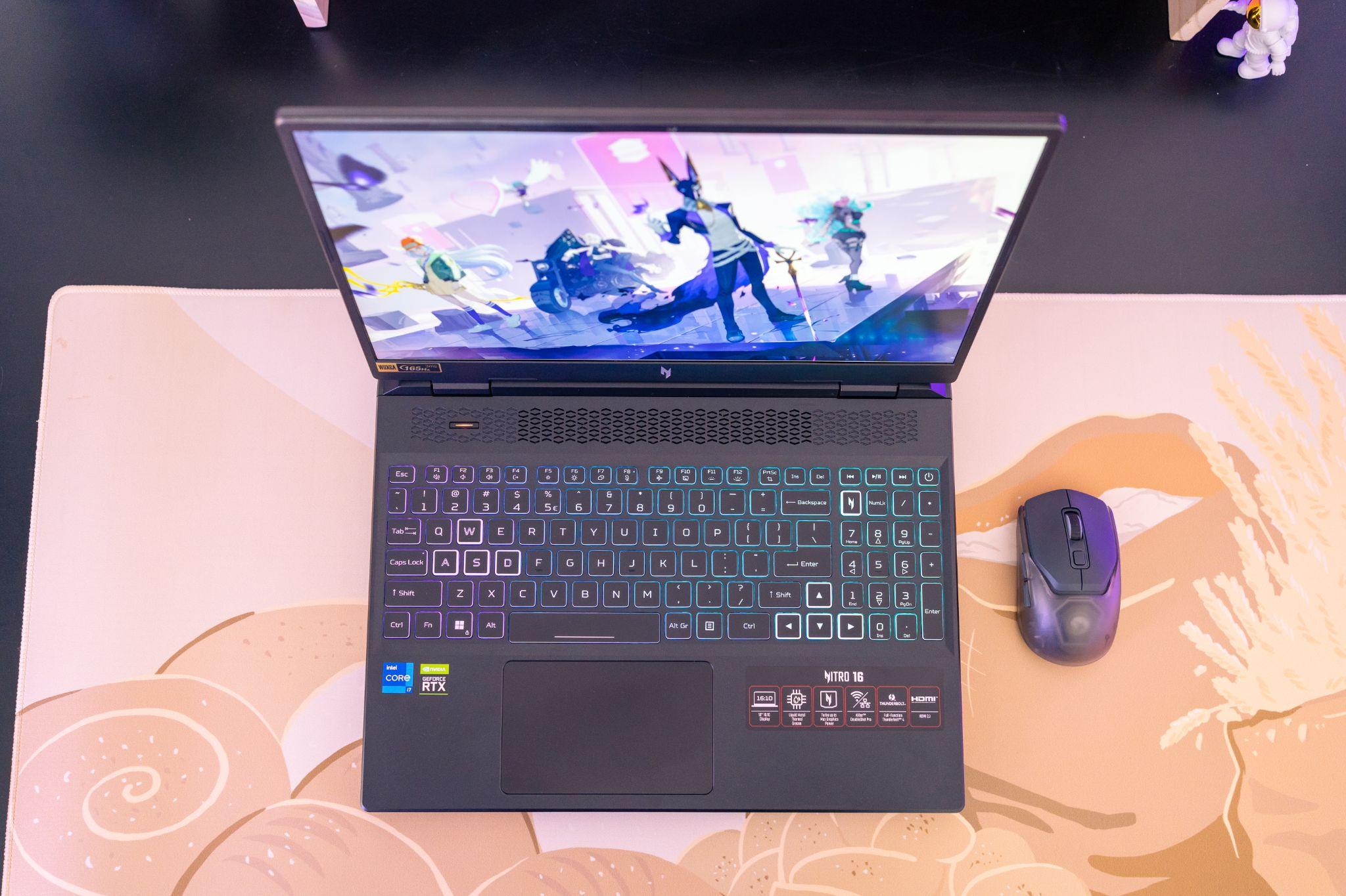 Nitro 16 Phoenix chiếc laptop gaming nhưng sở hữu thời lượng pin vượt trội 90Wh cho thời gian sử dụng lên đến 4.5h - 5h